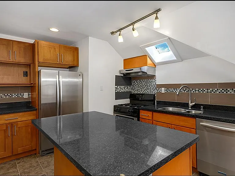 639 W Emerson St #A — Photo 5