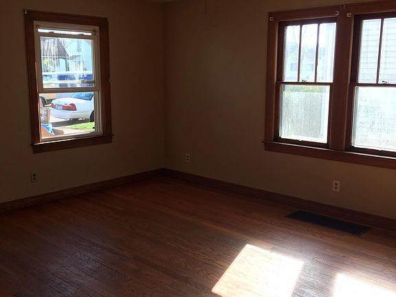 2nd image of 433 Smithfield Ave