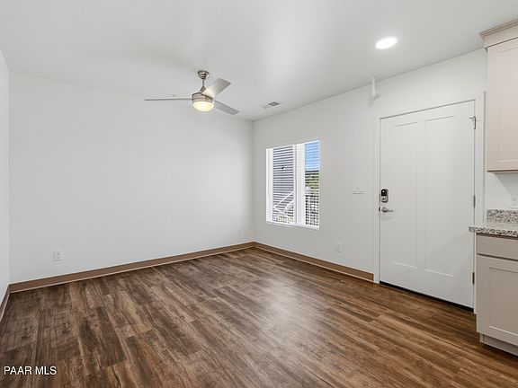 5th image of 533 W Gurley St #3
