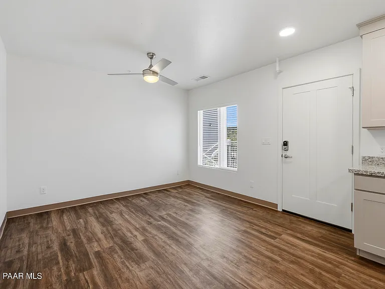 533 W Gurley St #3 — Photo 5