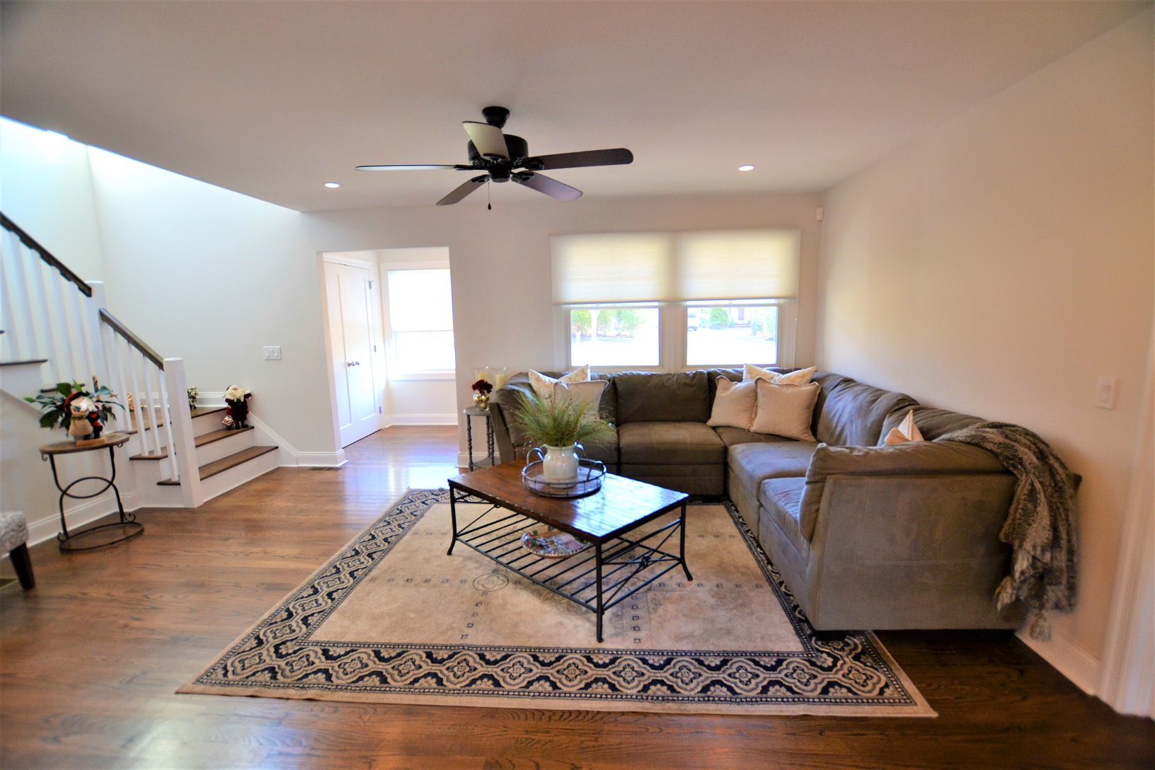  Downstairs sitting area 