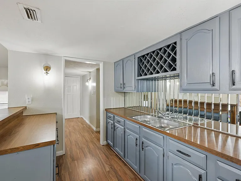 3454 Livingston Ln — Photo 11