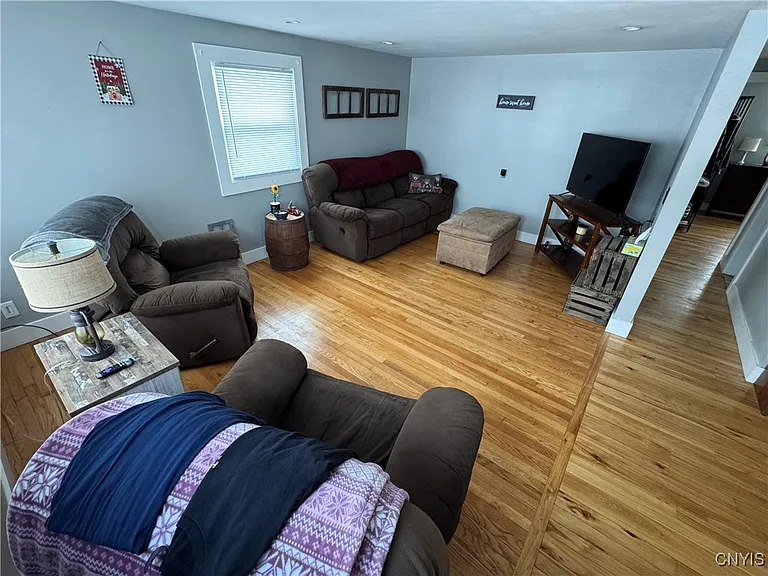 9646 River Rd — Photo 6