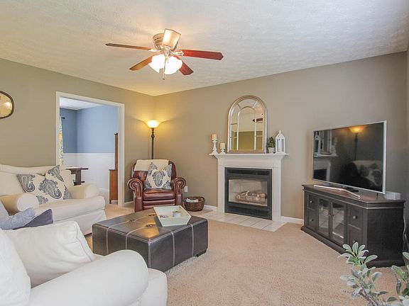 4th image of 752 Settlers Pond Way #9