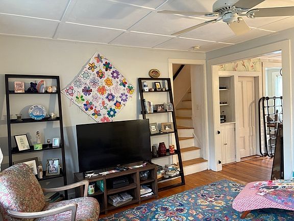 4th image of 62 Spooner St #62