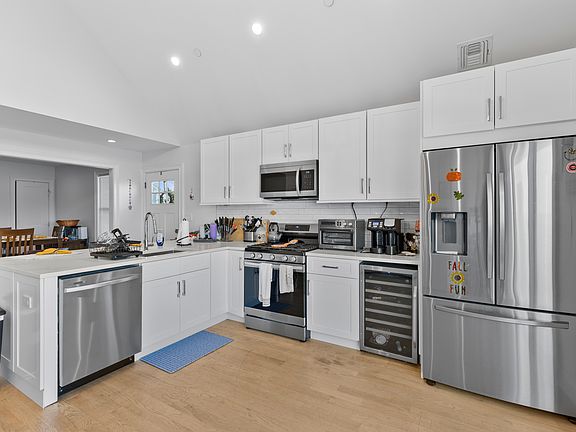 3rd image of 17 Virginia Ave