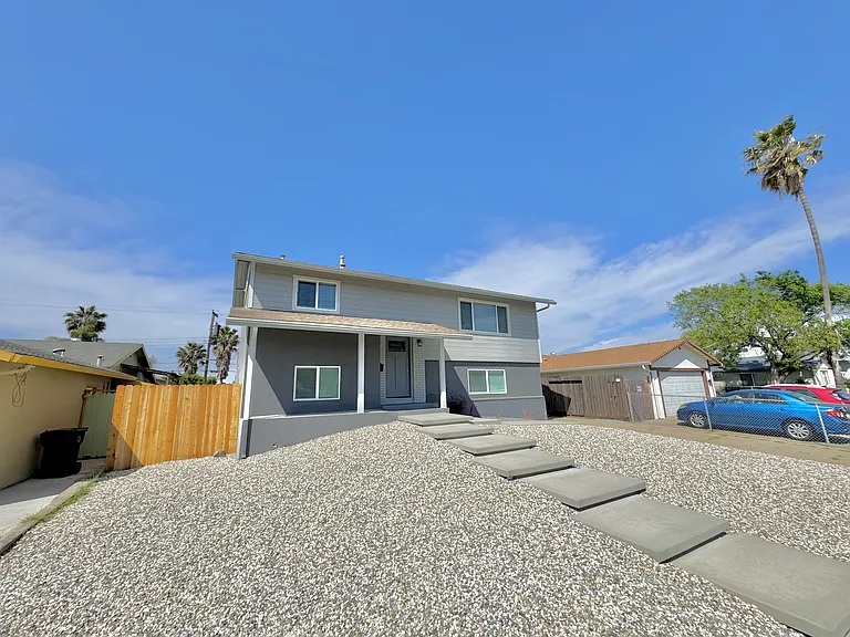 10426 Reymouth Ave — Photo 2
