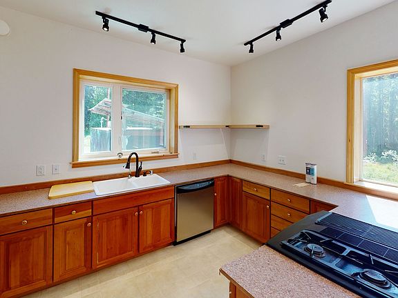 3rd image of 1200 Heath Ave