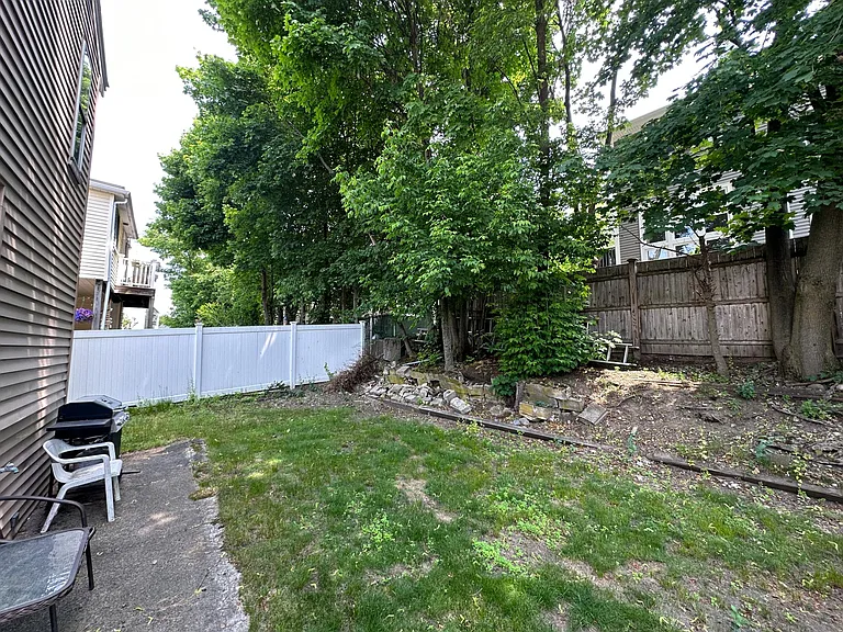 33 Kondazian St — Photo 15