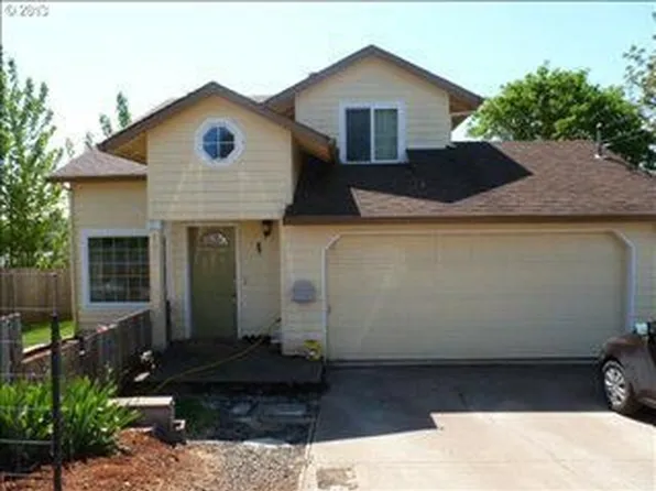 187 NW 3rd St, Willamina, OR 97396