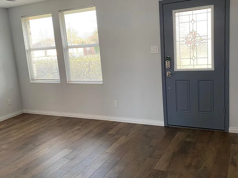 2112 W Grove Ln — Photo 14