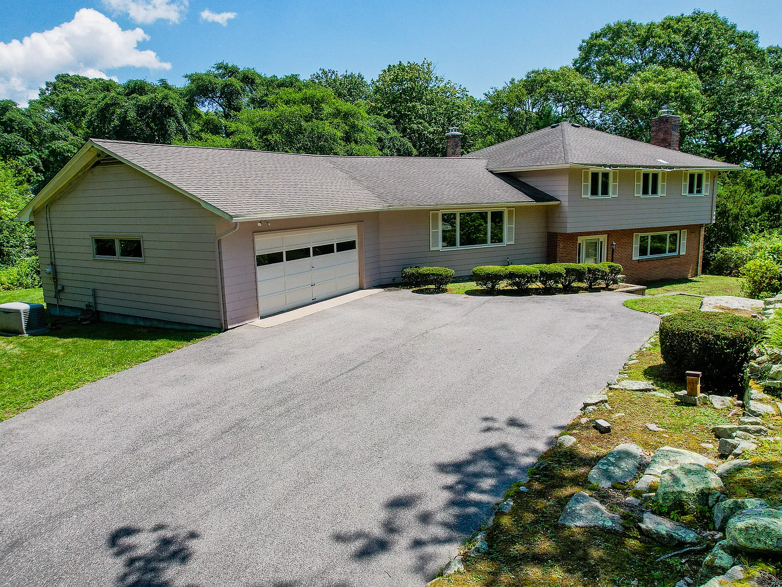 4 bed, 2798 sqft, $3,500 — Photo 2
