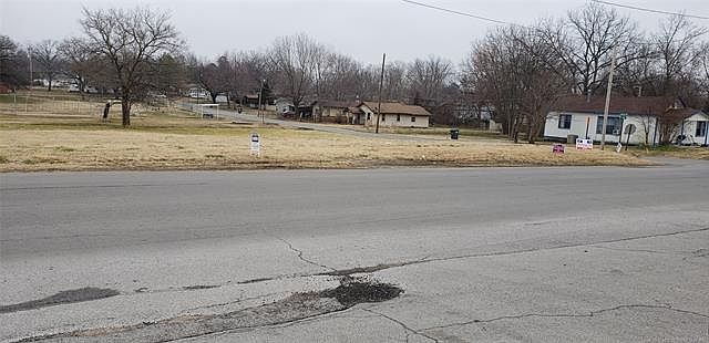 2nd image of 705 S Main St