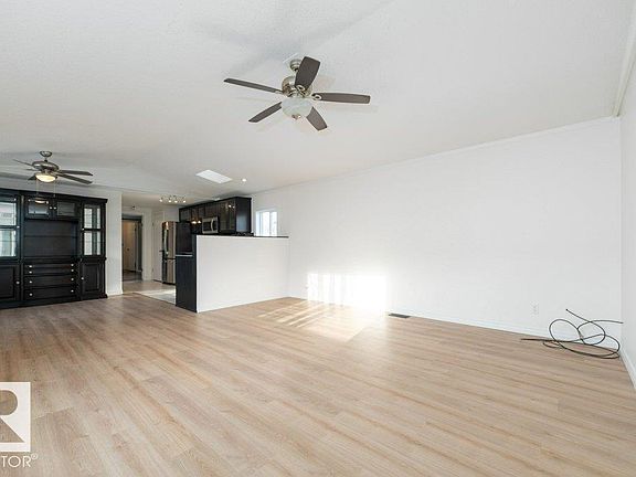 3rd image of 1506 Lakeview Rd