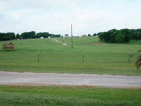 5th image of 627 County Road 147
