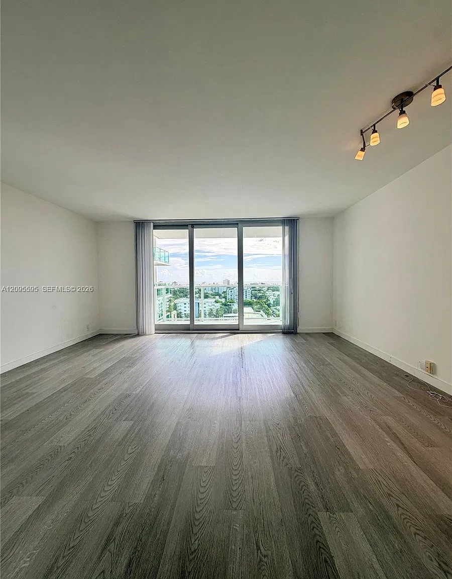 Mirador 1000 Condo — Photo 4