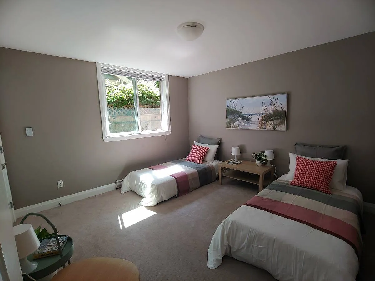 4 bed, 2.5 bath, 2300 sqft, $3,800 — Photo 3