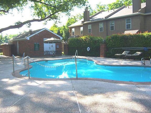 Pool/Clubhouse