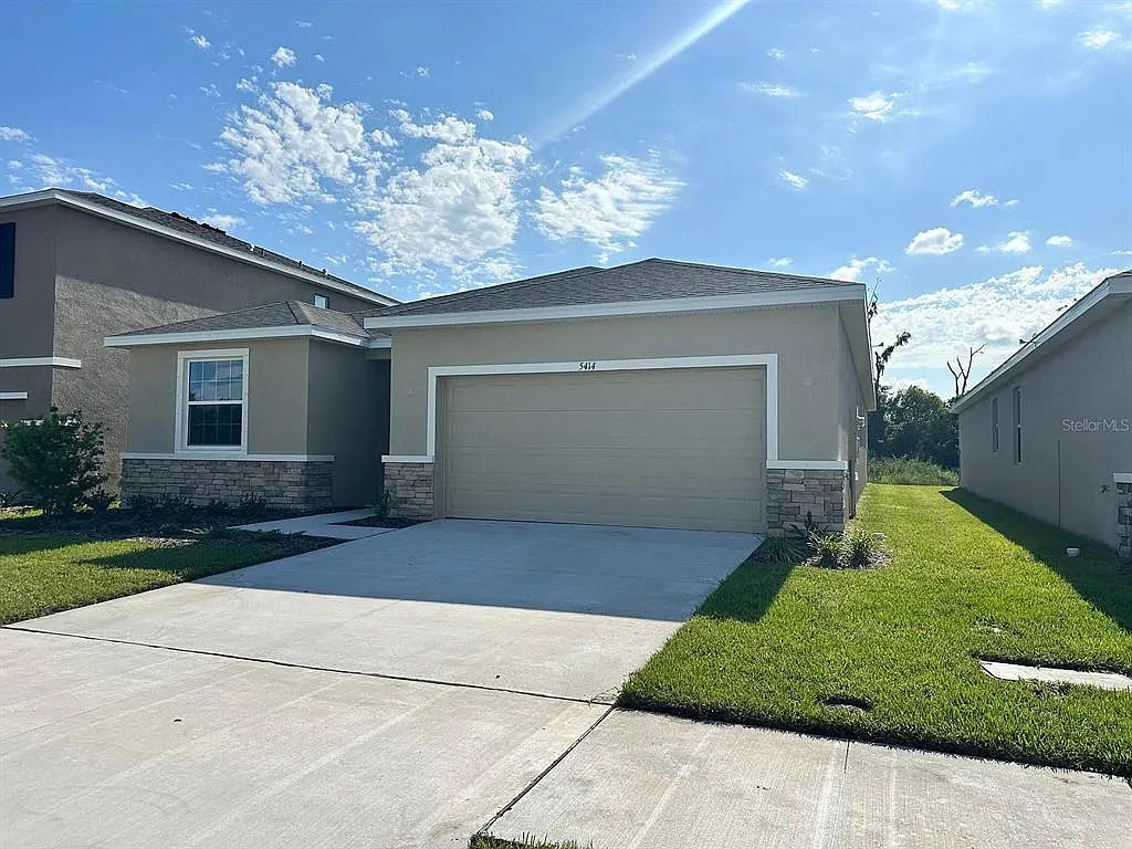5 bed, 4.0 bath, 3362 sqft, $3,200 — Photo 1