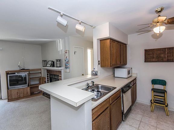 4th image of 1054 Anna Knapp Blvd APT 1E