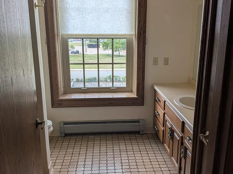 1408 Strongs Ave — Photo 9