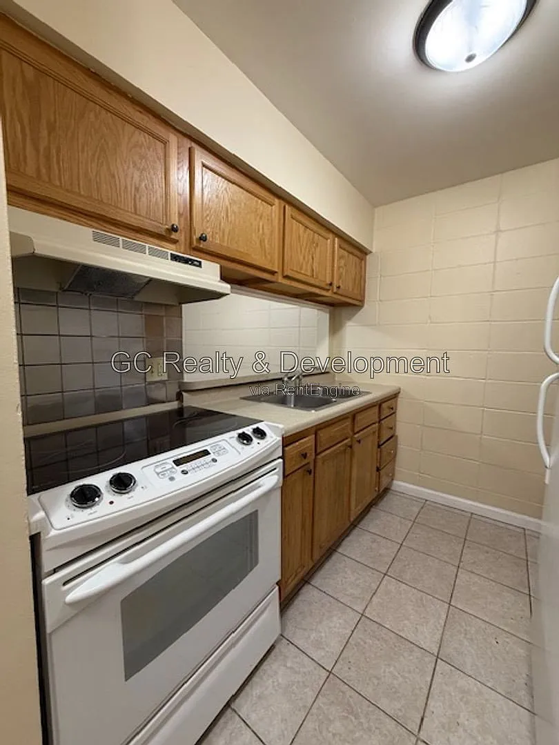 2 bed, 1.0 bath, 1115 sqft, $1,350 — Photo 4