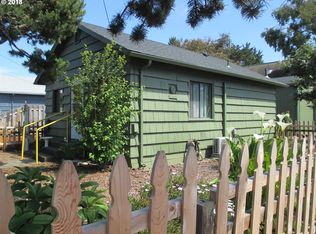 930 3rd St SE, Bandon, OR 97411