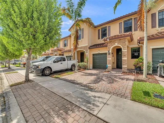 3 bed, 2.5 bath, 1565 sqft, $3,500 — Photo 2