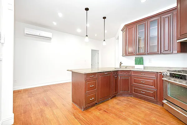Rented by Keller Williams NYC | media 22