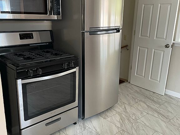 4th image of 1801 W Ridge Ave