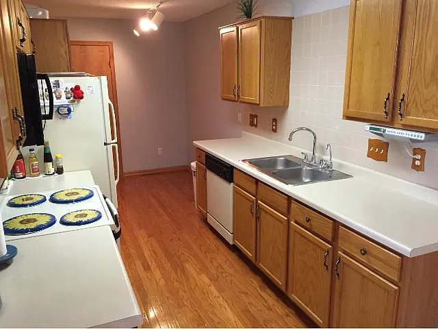 6141 Tahoe Cir #B — Photo 3