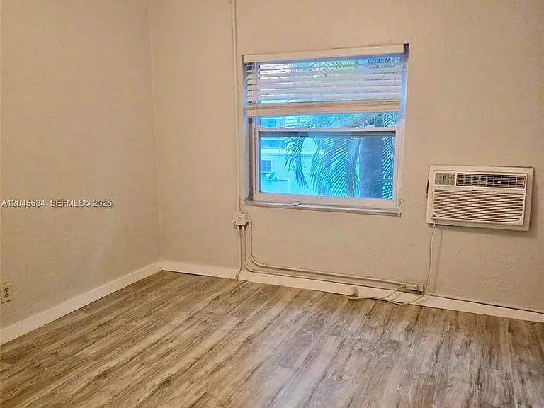 215 30th St #22 — Photo 13