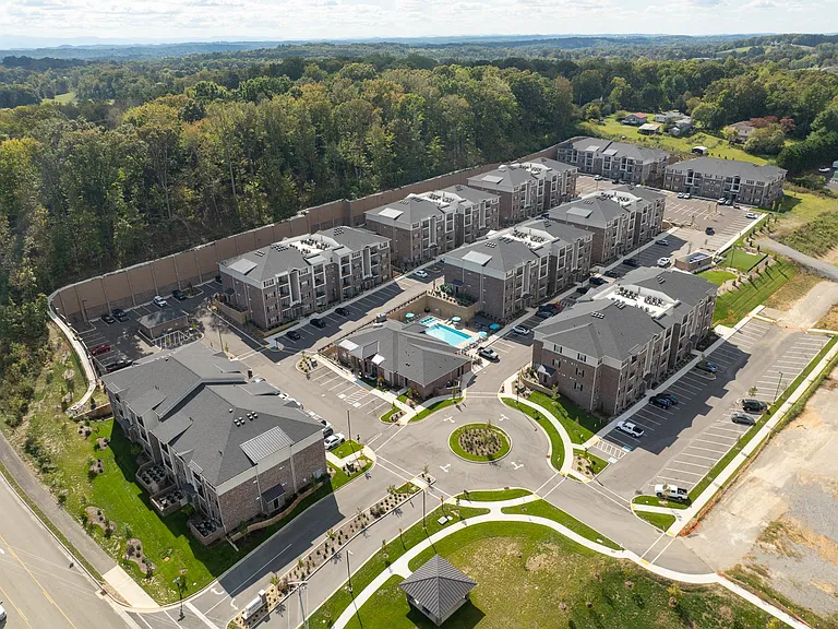 Farragut Junction Apartments — Photo 37