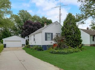 25 Summerset Dr S, Racine, WI 53406
