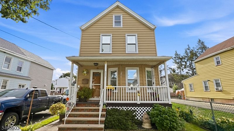 1st image of 355 Burgess Pl