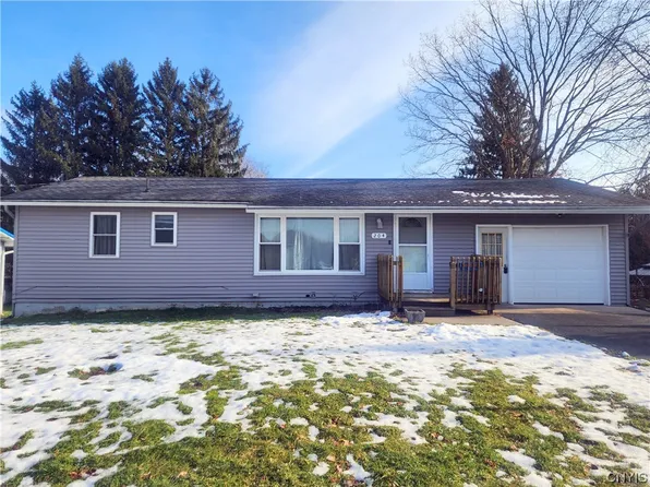 204 Hamilton Rd, North Syracuse, NY 13212