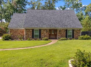 1025 Akin Dr, Longview, TX 75605