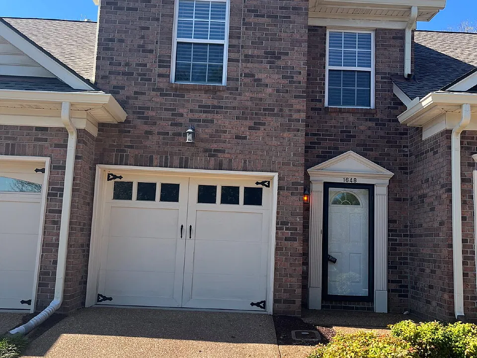 1648 Brentwood Point