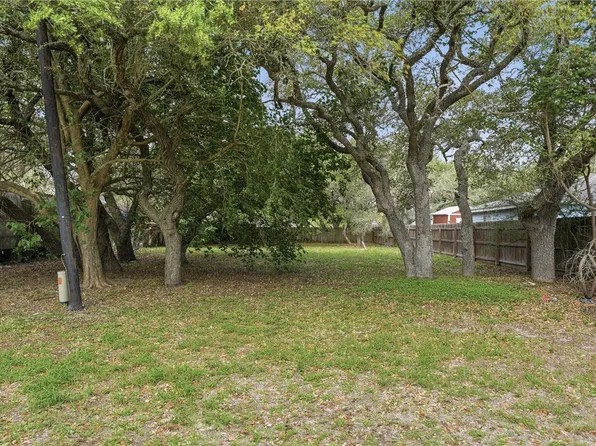 707-709 N Terry St, Rockport, TX 78382
