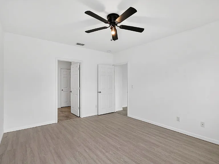 393 SW Tarra Ave — Photo 18