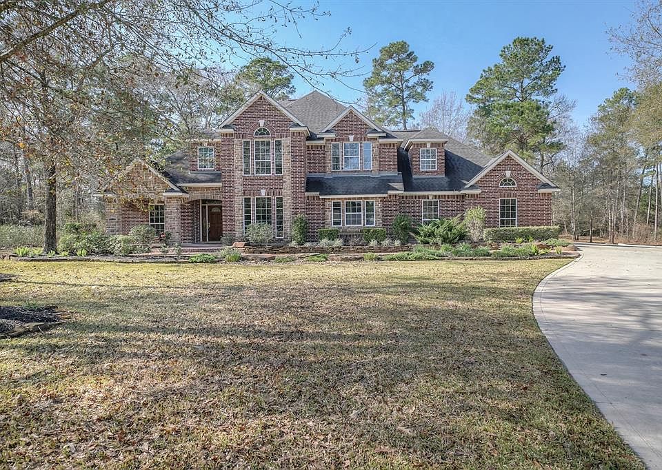 1st image of 15695 Crown Oaks Dr