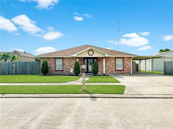 3228 Decomine Dr, Chalmette, LA 70043