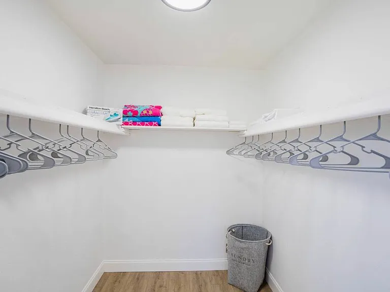 3649 SE 5th Ct — Photo 17