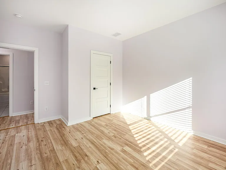 7039 Executive Cir — Photo 26