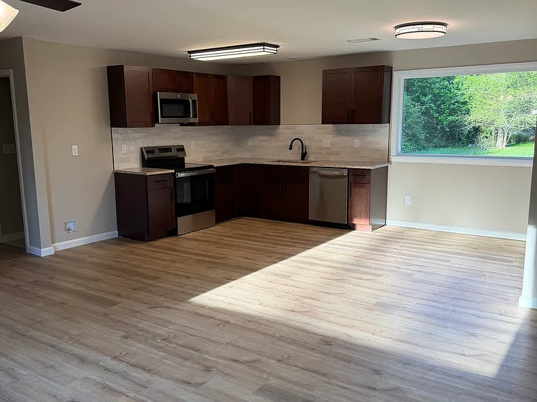 129 Carter Dr — Photo 4