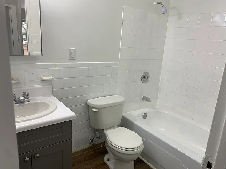 95 Oakville Ave #104 — Photo 8