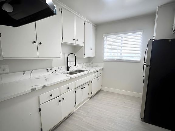 3rd image of 5261 Huntington Dr N APT 1