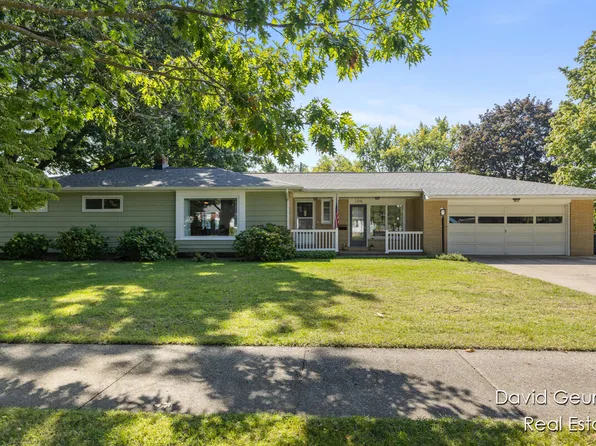 106 E 31st St, Holland, MI 49423