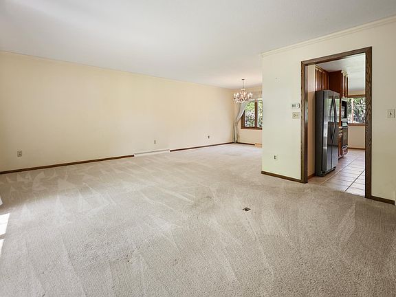 5th image of 912 3rd Ave N