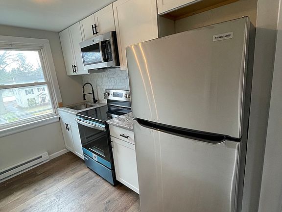 2nd image of 254 Corbin Ave Floor 3